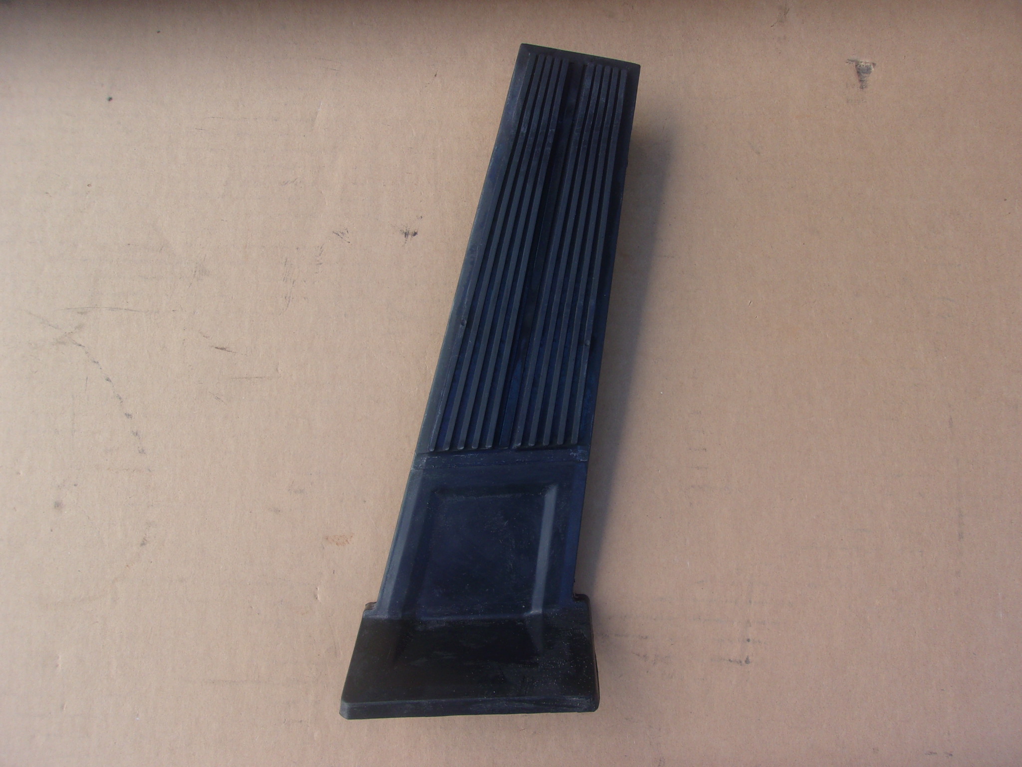 1965-68 C-body Gas pedal without bezel