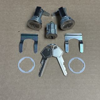 1966 - 1968 IGNITION AND DOOR LOCK SET