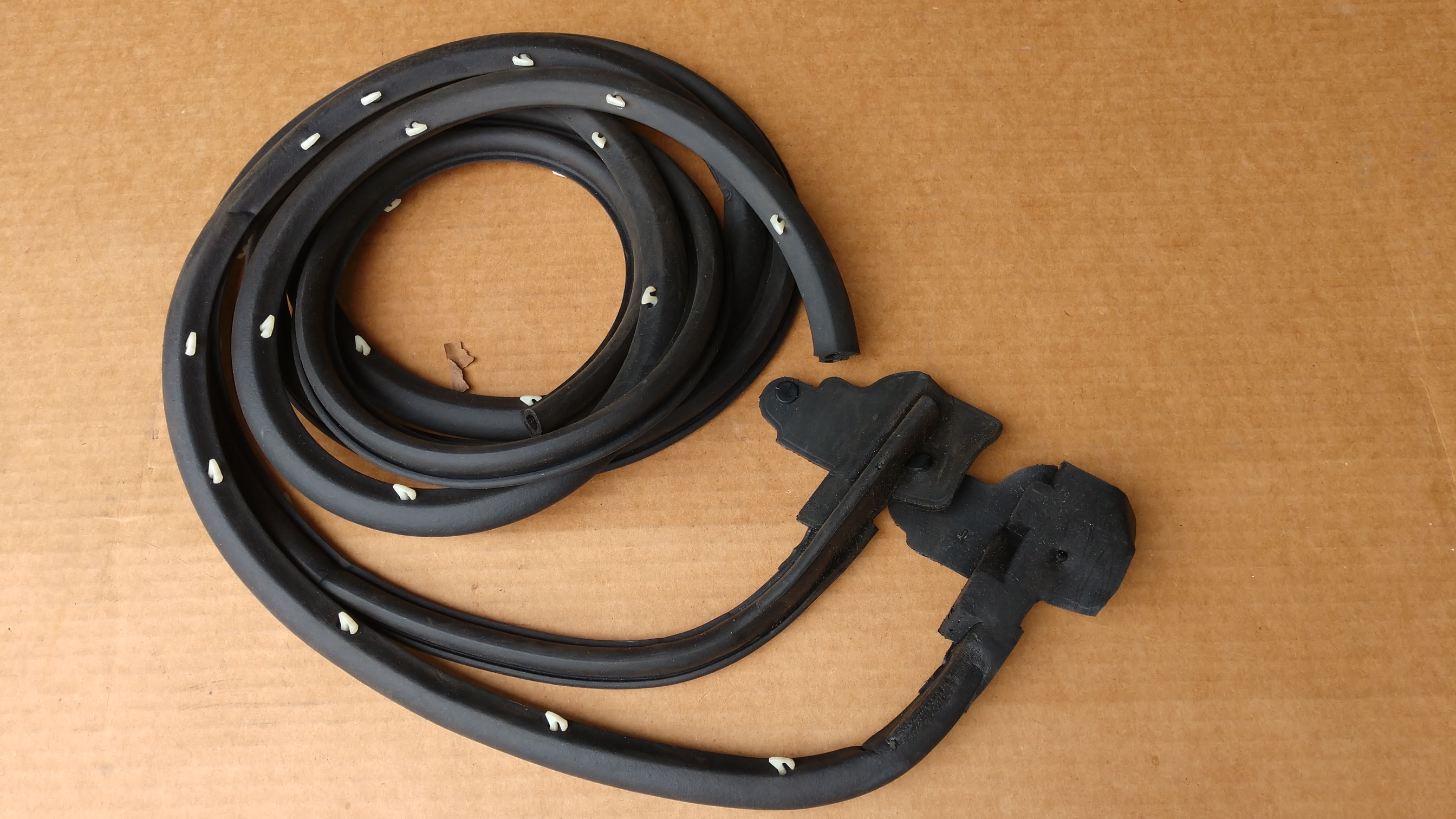 66-68 C-Body hardtop/convertible door weatherstrip set