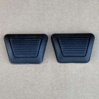 1971 - 1972 B & 1970 - 1972 E BODY CLUTCH / BRAKE PEDAL PADS
