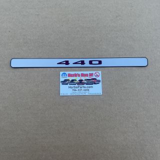 Back-of-hood emblem, 1970 Road Runner and GTX, 440 lettering